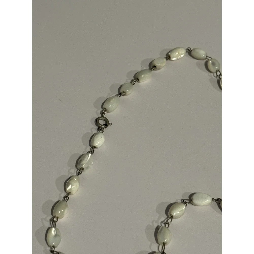 Vintage White Mother of Pearl Ginkgo Leaf Pendant Necklace Beaded 12